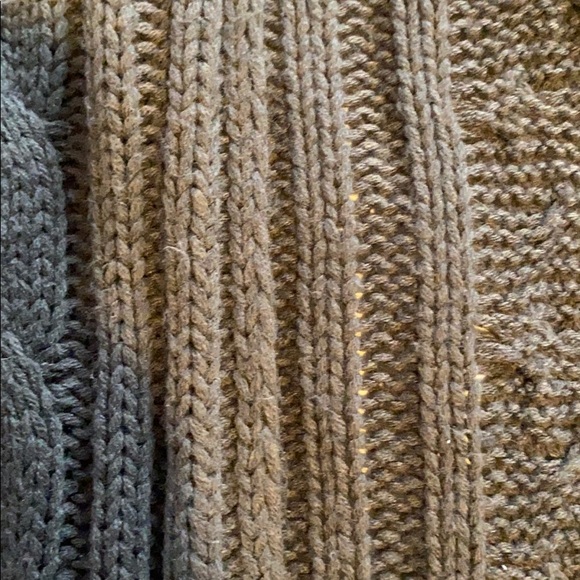 Women’s Gray cozy Cardigan 🤍 - Picture 2 of 4